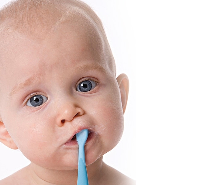 Denti da latte: le regole  dei dentisti per proteggere  il sorriso dei più piccoli